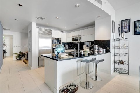 Condominio en venta en Sunny Isles Beach, Florida, 1 dormitorio, 107.86 m2 № 1708800 - foto 6