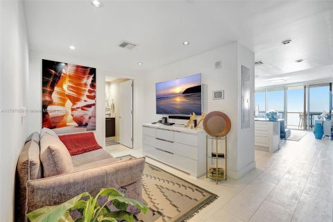 Condominio en venta en Sunny Isles Beach, Florida, 1 dormitorio, 107.86 m2 № 1708800 - foto 13