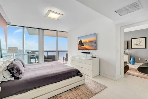 Condominio en venta en Sunny Isles Beach, Florida, 1 dormitorio, 107.86 m2 № 1708800 - foto 9