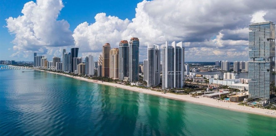 Condominio en Sunny Isles Beach, Florida, 1 dormitorio  № 1708800
