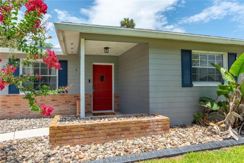 House in South Daytona, Florida 3 bedrooms, 156.73 sq.m. № 2394366 - photo 3