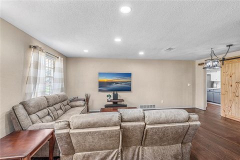 House in South Daytona, Florida 3 bedrooms, 156.73 sq.m. № 2394366 - photo 6