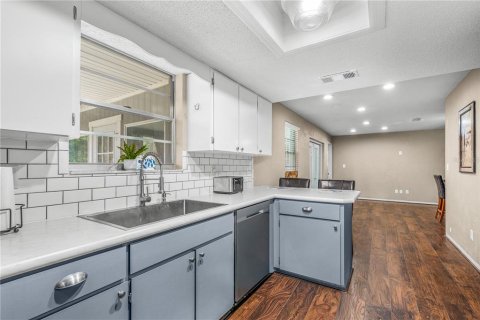 House in South Daytona, Florida 3 bedrooms, 156.73 sq.m. № 2394366 - photo 15