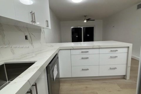 Copropriété à louer à Miami, Floride: 2 chambres, 80.45 m2 № 2004160 - photo 3