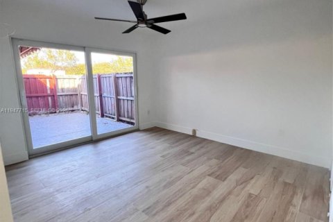 Copropriété à louer à Miami, Floride: 2 chambres, 80.45 m2 № 2004160 - photo 15