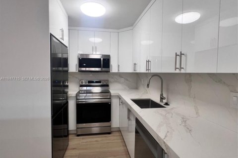 Copropriété à louer à Miami, Floride: 2 chambres, 80.45 m2 № 2004160 - photo 4