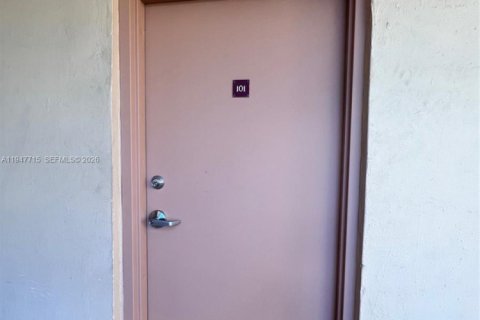 Copropriété à louer à Miami, Floride: 2 chambres, 80.45 m2 № 2004160 - photo 17