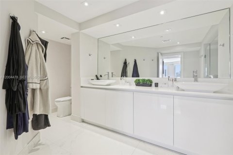 Condo in Aventura, Florida, 2 bedrooms  № 2068763 - photo 19