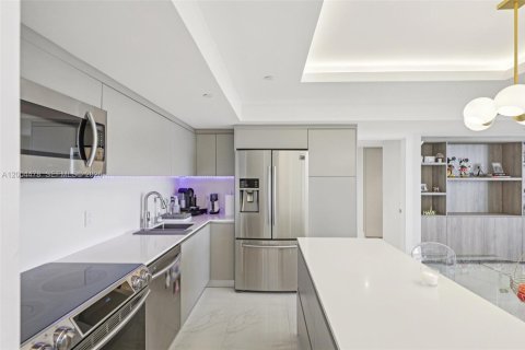 Condo in Aventura, Florida, 2 bedrooms  № 2068763 - photo 17