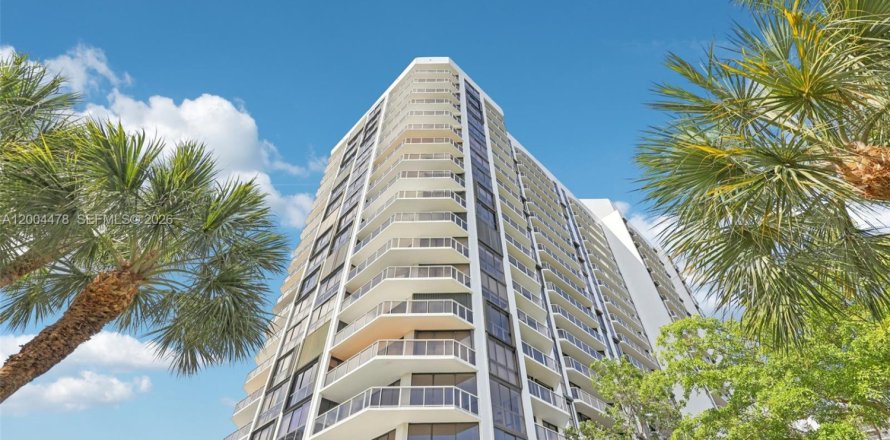 Condo in Aventura, Florida, 2 bedrooms  № 2068763