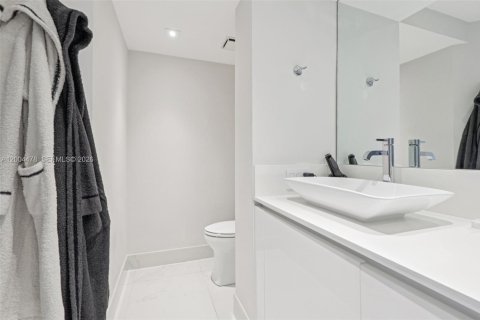 Condo in Aventura, Florida, 2 bedrooms  № 2068763 - photo 20