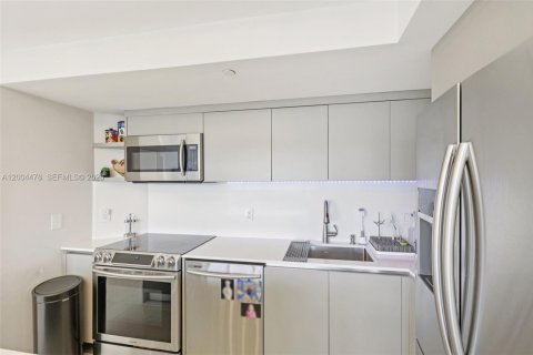 Condo in Aventura, Florida, 2 bedrooms  № 2068763 - photo 18