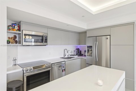 Condo in Aventura, Florida, 2 bedrooms  № 2068763 - photo 16