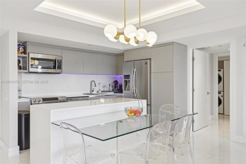 Condo in Aventura, Florida, 2 bedrooms  № 2068763 - photo 15