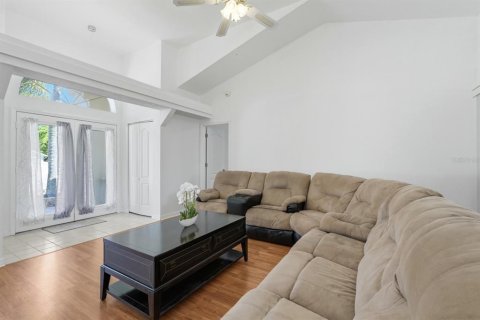 House in South Daytona, Florida 3 bedrooms, 176.79 sq.m. № 2103361 - photo 9
