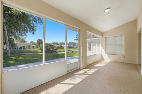 House in South Daytona, Florida 3 bedrooms, 176.79 sq.m. № 2103361 - photo 29