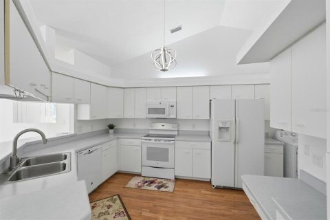 House in South Daytona, Florida 3 bedrooms, 176.79 sq.m. № 2103361 - photo 10