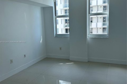 Condo in Surfside, Florida, 2 bedrooms № 2076812 - photo 13