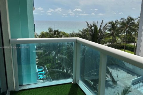 Condo in Surfside, Florida, 2 bedrooms  № 2076812