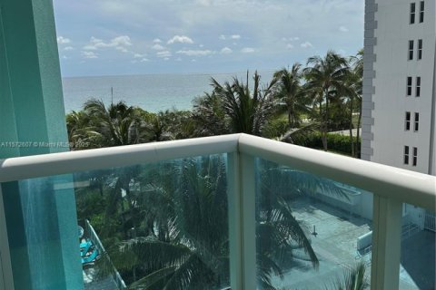 Condo in Surfside, Florida, 2 bedrooms № 2076812 - photo 3