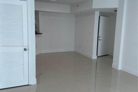 Condo in Surfside, Florida, 2 bedrooms № 2076812 - photo 10