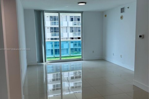 Condo in Surfside, Florida, 2 bedrooms № 2076812 - photo 8