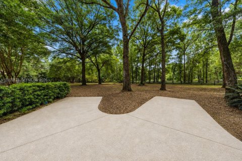 Casa en venta en Ocala, Florida, 5 dormitorios, 324.79 m2 № 2074603 - foto 3