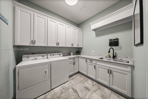 Casa en venta en Ocala, Florida, 5 dormitorios, 324.79 m2 № 2074603 - foto 17