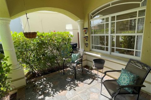 Casa en alquiler en Cutler Bay, Florida, 3 dormitorios, 197.51 m2 № 1987480 - foto 2