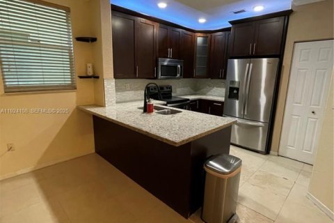 Casa en alquiler en Cutler Bay, Florida, 3 dormitorios, 197.51 m2 № 1987480 - foto 4