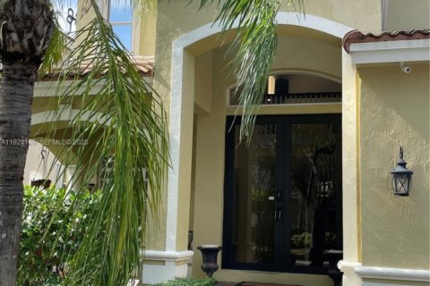 Casa en alquiler en Cutler Bay, Florida, 3 dormitorios, 197.51 m2 № 1987480 - foto 1