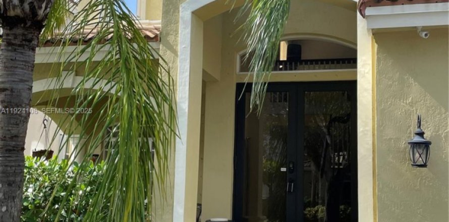 Casa en Cutler Bay, Florida 3 dormitorios, 197.51 m2 № 1987480