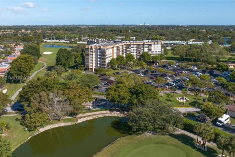 Copropriété à vendre à Pembroke Pines, Floride: 2 chambres, 99.41 m2 № 1992537 - photo 16