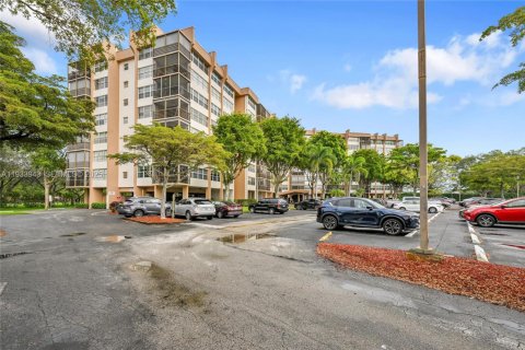 Copropriété à vendre à Pembroke Pines, Floride: 2 chambres, 99.41 m2 № 1992537 - photo 2