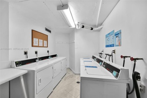 Copropriété à vendre à Pembroke Pines, Floride: 2 chambres, 99.41 m2 № 1992537 - photo 10