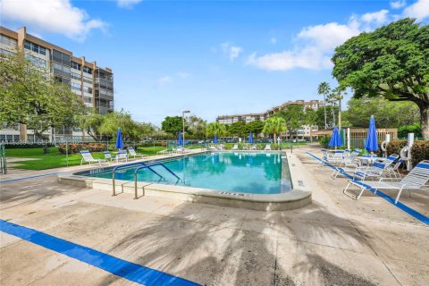 Copropriété à vendre à Pembroke Pines, Floride: 2 chambres, 99.41 m2 № 1992537 - photo 3