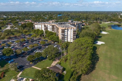 Copropriété à vendre à Pembroke Pines, Floride: 2 chambres, 99.41 m2 № 1992537 - photo 18