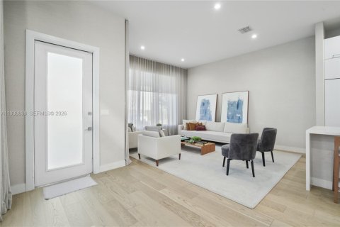 Купить виллу или дом в Дорал, Флорида 4 спальни, 209.68м2, № 1996945 - фото 2