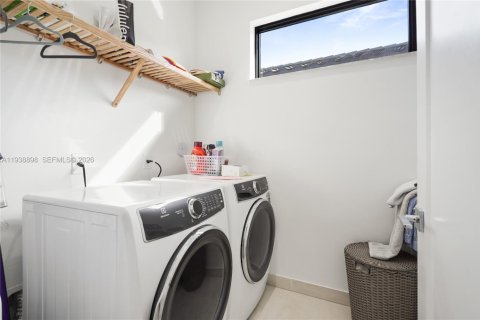 Купить виллу или дом в Дорал, Флорида 4 спальни, 209.68м2, № 1996945 - фото 29