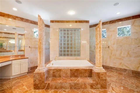 Casa en alquiler en Coral Gables, Florida, 6 dormitorios, 501.3 m2 № 2026406 - foto 28