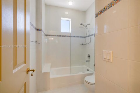 Casa en alquiler en Coral Gables, Florida, 6 dormitorios, 501.3 m2 № 2026406 - foto 19