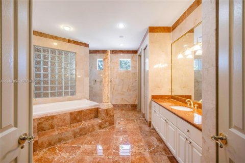 Casa en alquiler en Coral Gables, Florida, 6 dormitorios, 501.3 m2 № 2026406 - foto 27