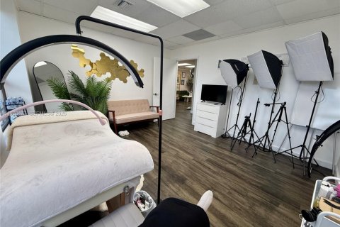 Immobilier commercial à vendre à Hallandale Beach, Floride № 2031265 - photo 16