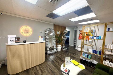 Immobilier commercial à Hallandale Beach, Floride № 2031265