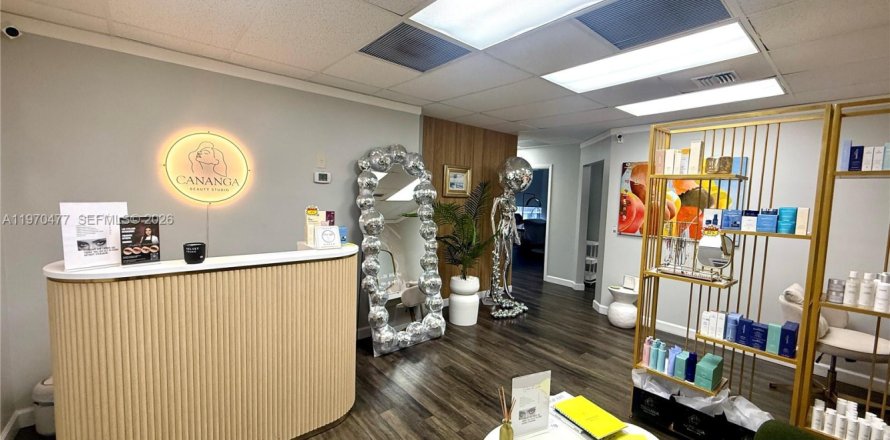 Immobilier commercial à Hallandale Beach, Floride № 2031265