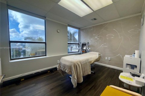 Immobilier commercial à vendre à Hallandale Beach, Floride № 2031265 - photo 4