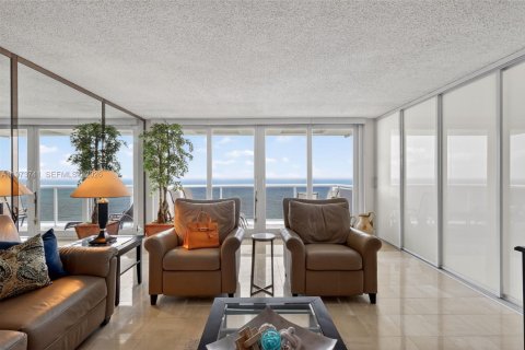 Copropriété à vendre à Hallandale Beach, Floride: 3 chambres, 139.35 m2 № 2041436 - photo 2