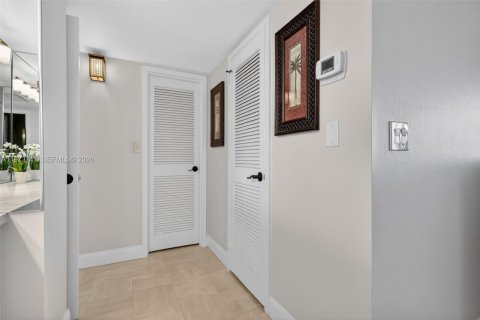 Copropriété à vendre à Hallandale Beach, Floride: 3 chambres, 139.35 m2 № 2041436 - photo 28