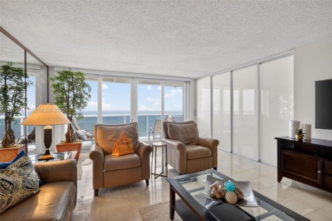 Copropriété à vendre à Hallandale Beach, Floride: 3 chambres, 139.35 m2 № 2041436 - photo 11