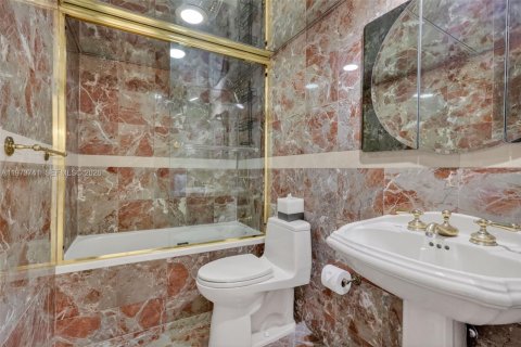 Copropriété à vendre à Hallandale Beach, Floride: 3 chambres, 139.35 m2 № 2041436 - photo 29